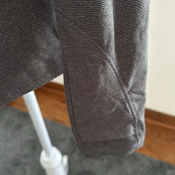 Zella Women's Top Activewear/Performance Long Sleeves With Thumb Holes Med. Gray - Picture 8 of 13